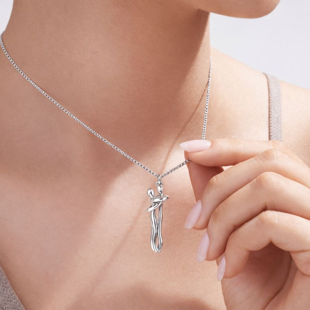 Lovers Embrace Necklace Clara & Bloom