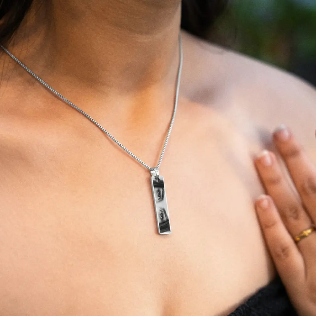 Personalized Gaze Necklace Clara & Bloom