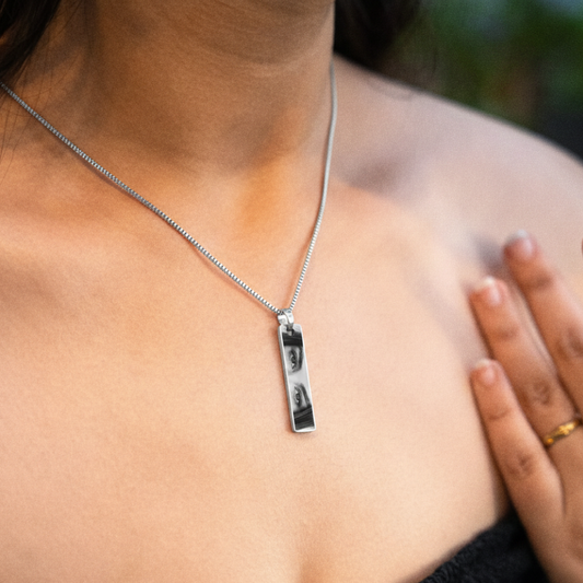 Personalized Gaze Necklace Clara & Bloom