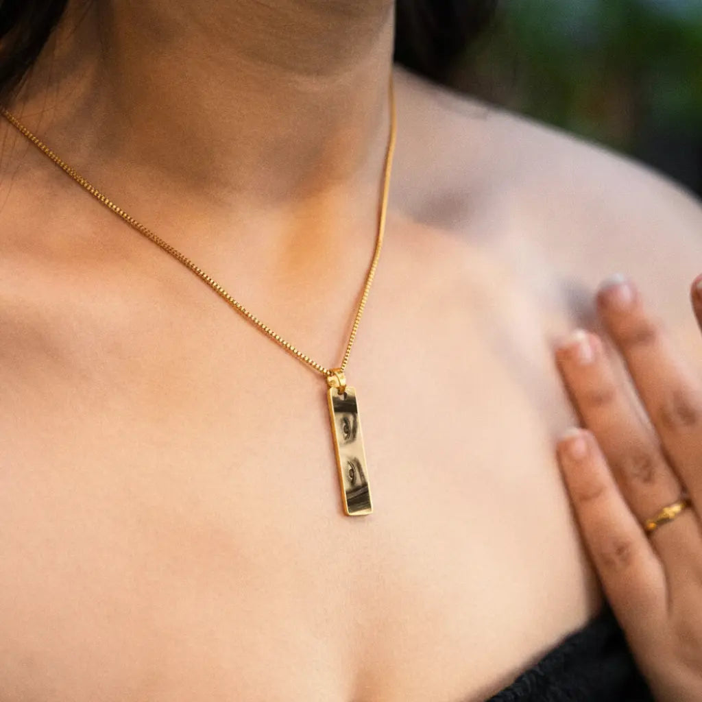 Personalized Gaze Necklace Clara & Bloom