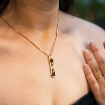 Personalized Gaze Necklace Clara & Bloom