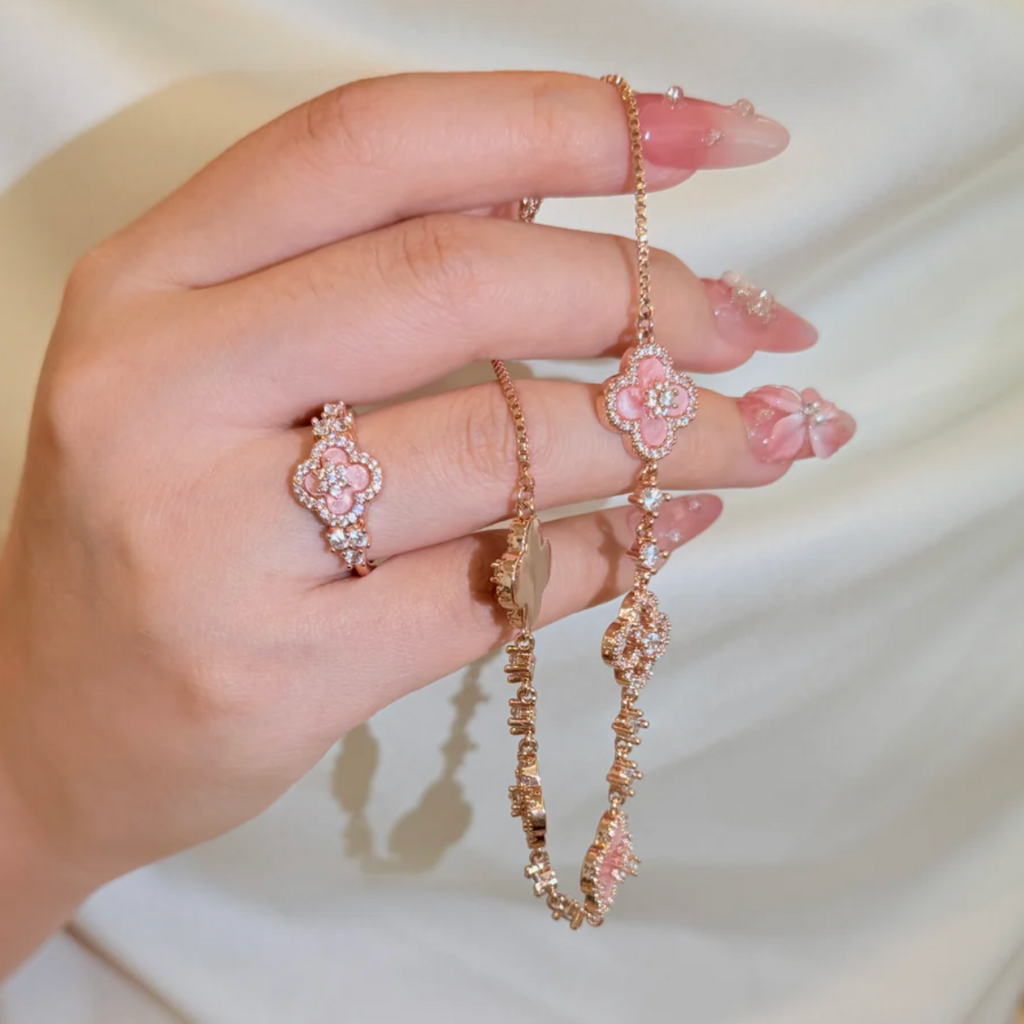 Clover Mother of Pearl Bracelet