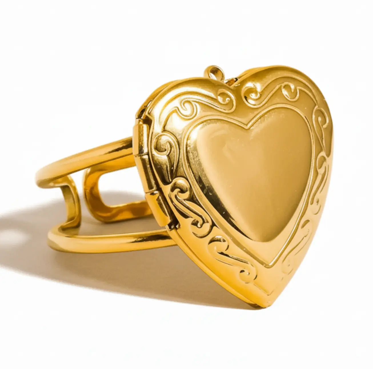 Amoria 18K Locket Heart Ring Clara & Bloom
