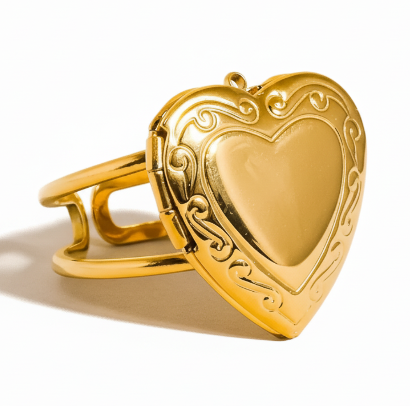 Amoria 18K Locket Heart Ring