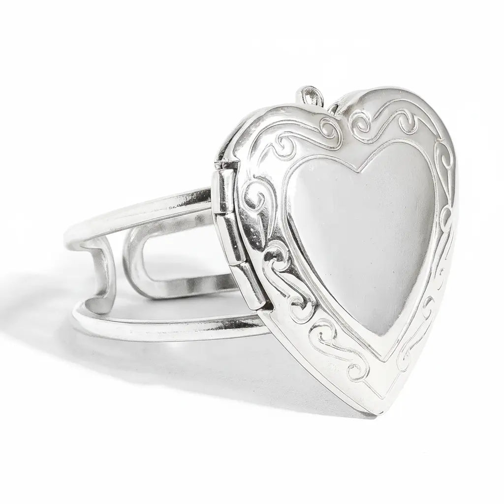 Amoria 18K Locket Heart Ring Clara & Bloom