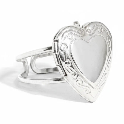 Amoria 18K Locket Heart Ring Clara & Bloom