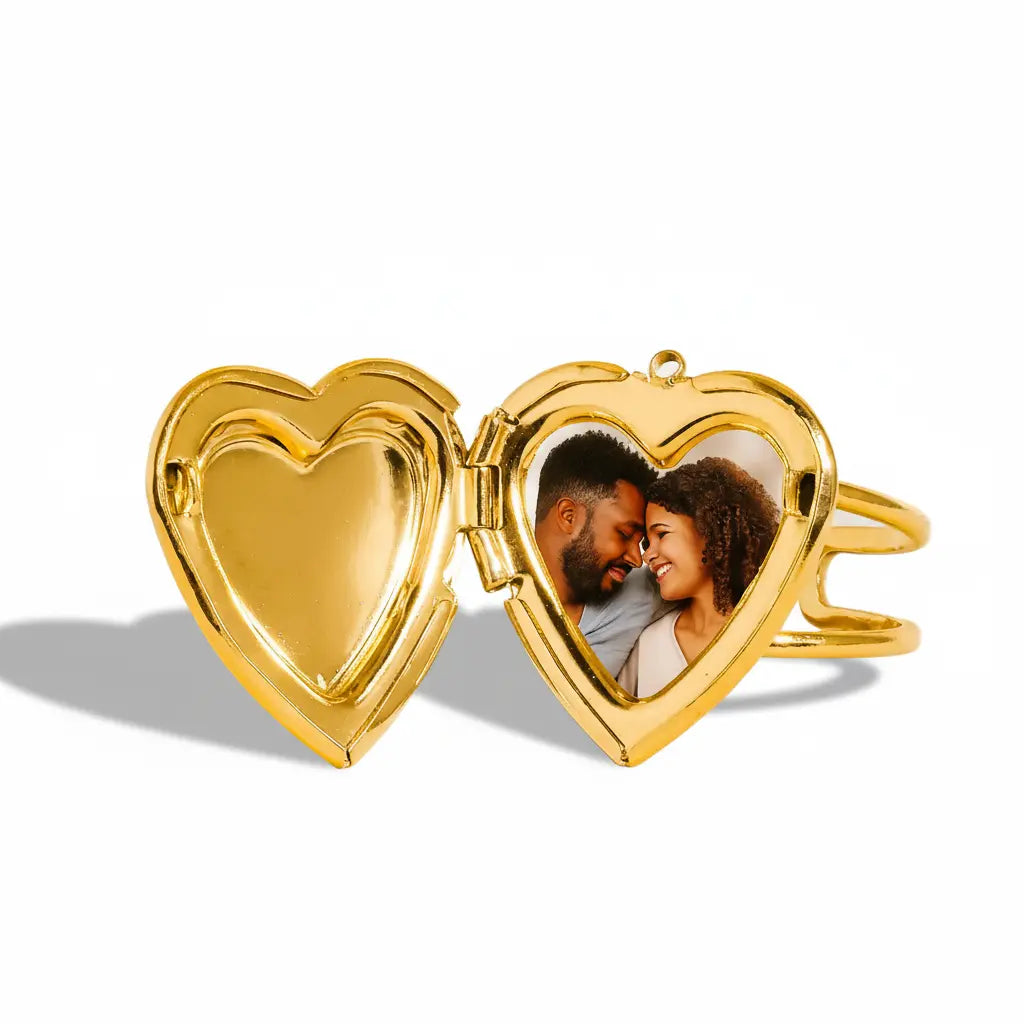 Amoria 18K Locket Heart Ring Clara & Bloom