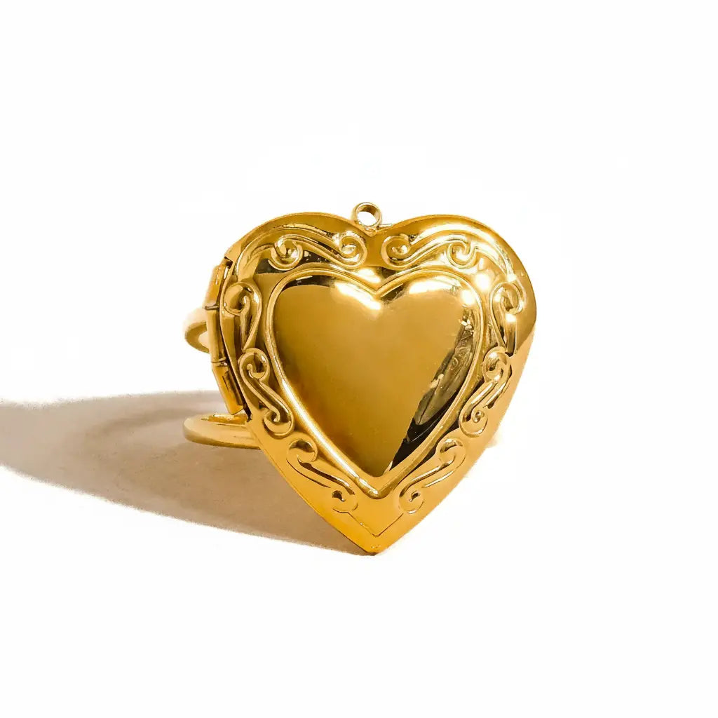 Amoria 18K Locket Heart Ring Clara & Bloom