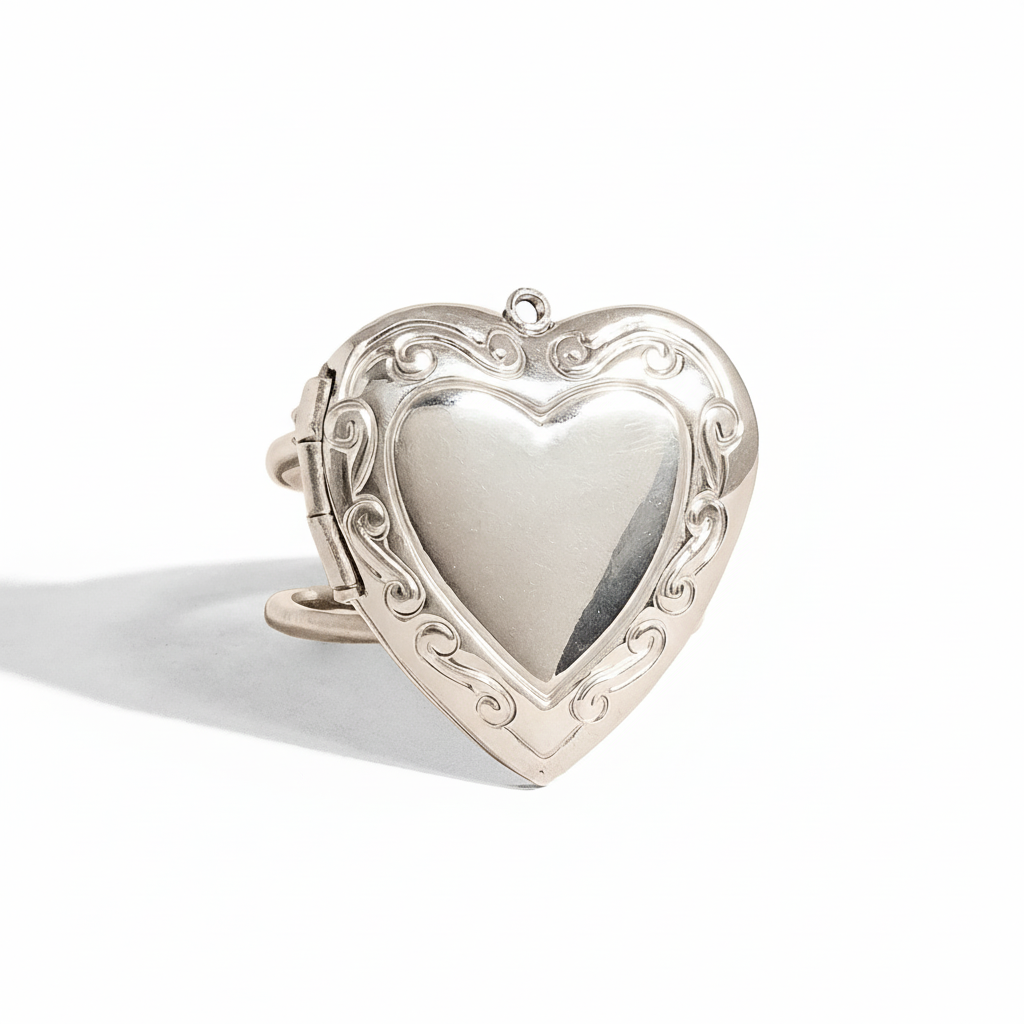 Amoria 18K Locket Heart Ring