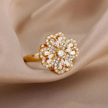 Spinning Clover Ring clara bloom