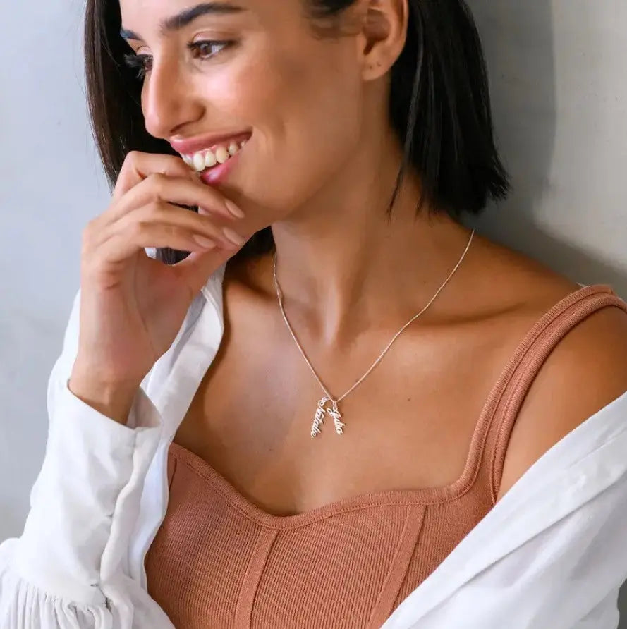 Vertical Name Necklace Clara Bloom